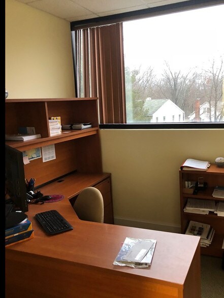 More Photos Of 103 Executive Dr, New Windsor Township Medical For Lease