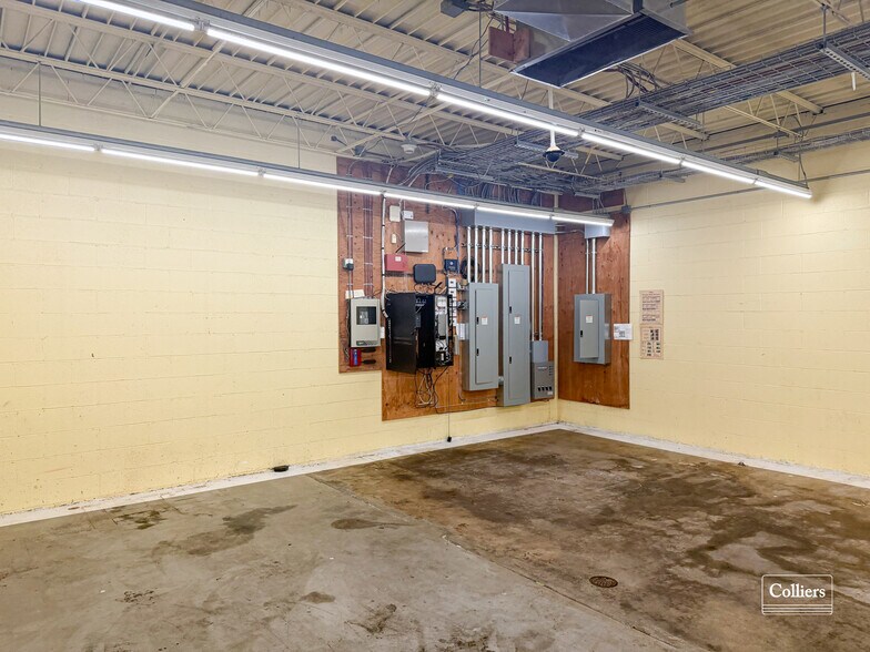 More Photos Of 2928 Sheraden Blvd, Pittsburgh Freestanding For Lease