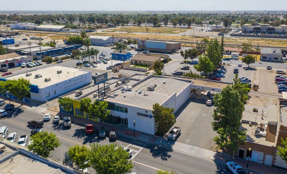More Photos Of 917 Main St, Delano Bank For Sale