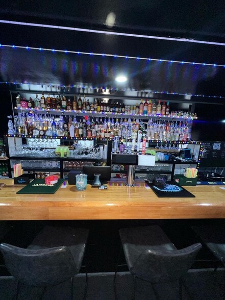 More Photos Of 701 S Curley St, Baltimore Bar For Sale