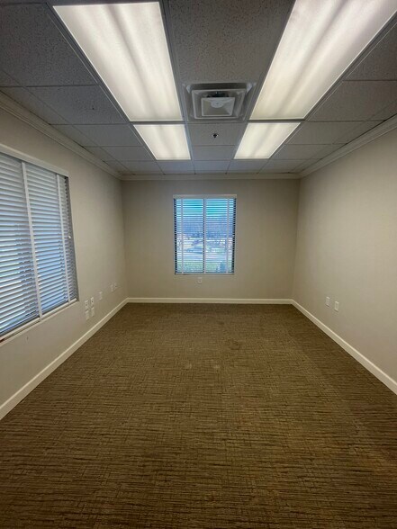 More Photos Of 12 Sammy McGhee Blvd, Jasper Medical For Sale