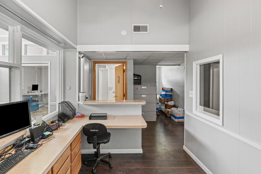 More Photos Of 2702 Flushing Rd, Flint Office For Sale