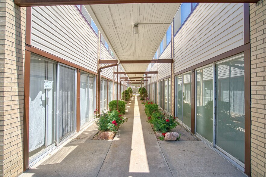 More Photos Of 1405 Coffman St, Longmont Apartments For Sale