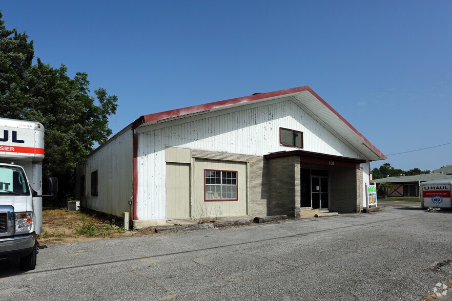 More Photos Of 101 S John Sims Pky, Valparaiso Warehouse For Lease