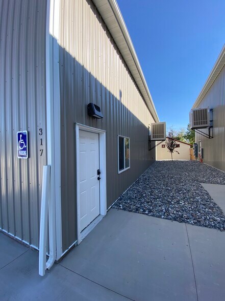 More Photos Of 317 N 7th Street, Montrose Light Distribution For Sale