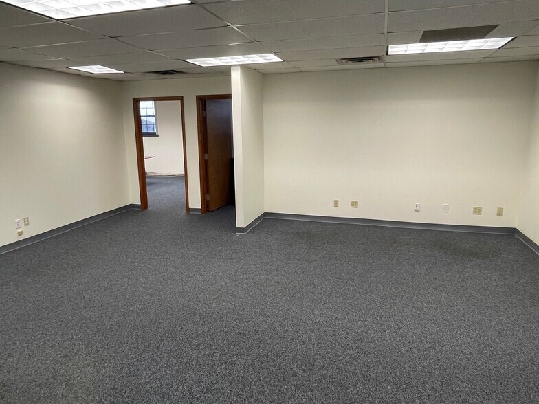 More Photos Of 1130 Vester Ave, Springfield Medical For Lease