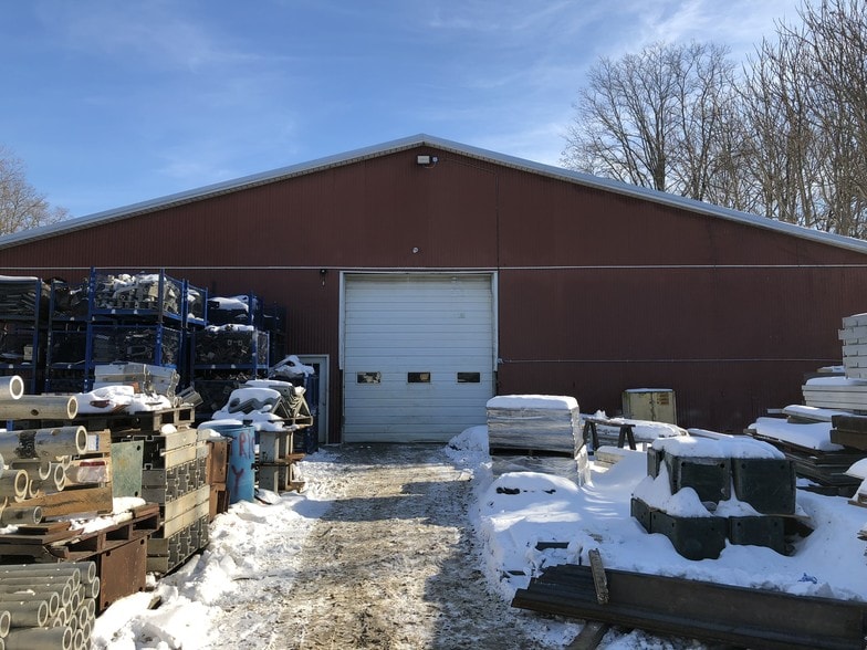 More Photos Of 15-45 Ocallaghan Ln, Red Hook Warehouse For Lease