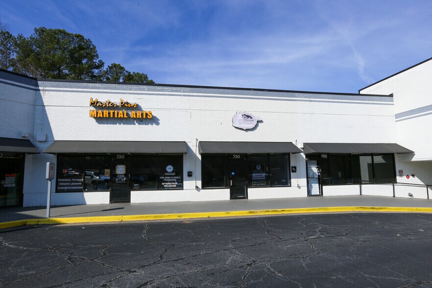 More Photos Of 8610 Roswell Rd, Atlanta Unknown For Lease