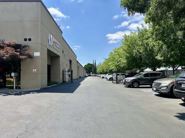 More Photos Of 96 S West Ave, Fresno Warehouse For Lease
