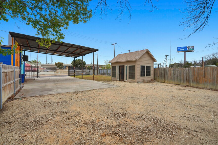 More Photos Of 1302 Camaron St, San Antonio Warehouse For Sale