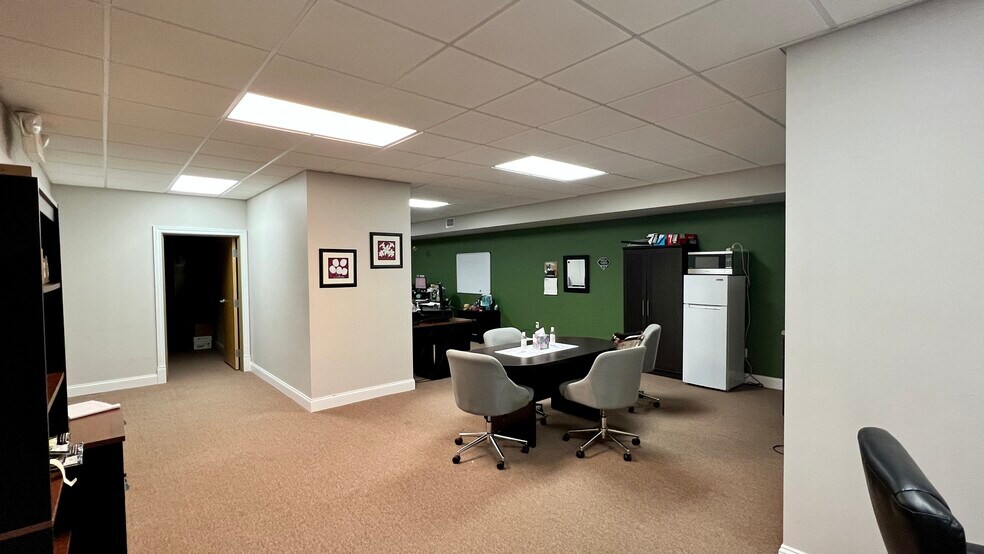 More Photos Of 117 N Mitchell St, Cadillac Medical For Sale