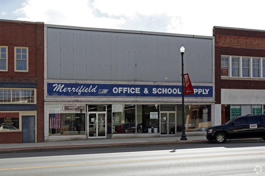 More Photos Of 206-208 E Grand Ave, Ponca City Storefront For Sale