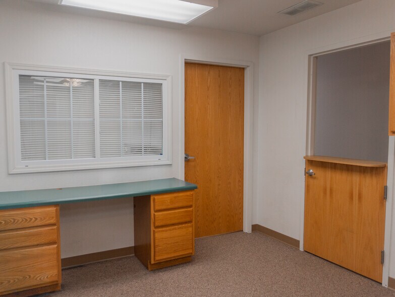 More Photos Of 1604 2nd Ave, Council Bluffs Office For Sale