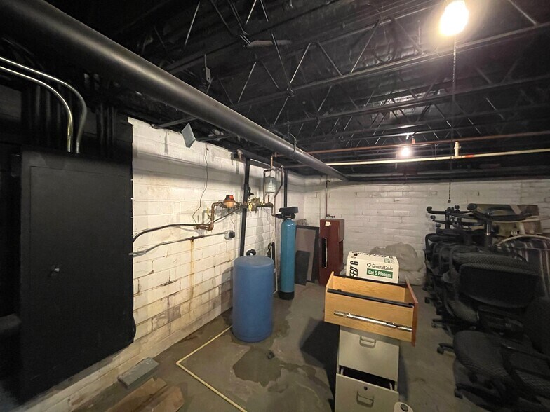 More Photos Of 530 Walnut Ave NE, Canton Storefront Retail Office For Sale