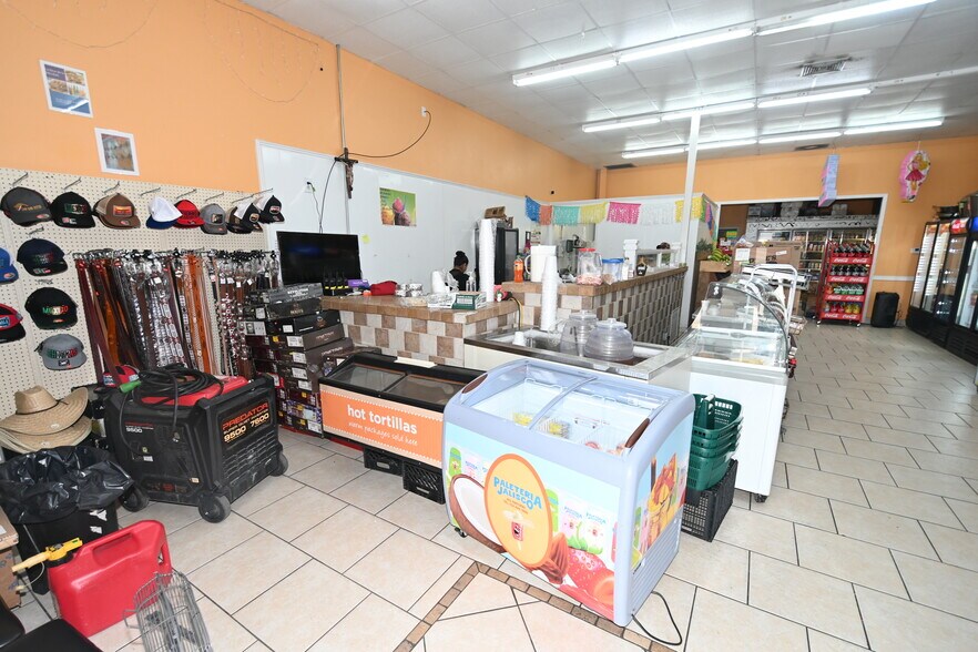 More Photos Of 749 S Central Ave, Umatilla Storefront For Sale