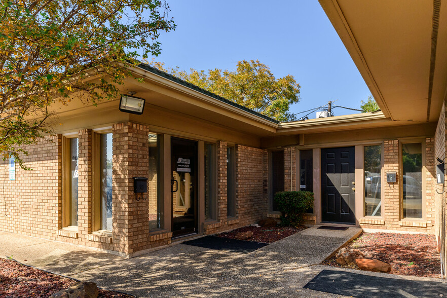 Primary Photo Of 6138 Walraven Cir, Fort Worth Medical For Lease