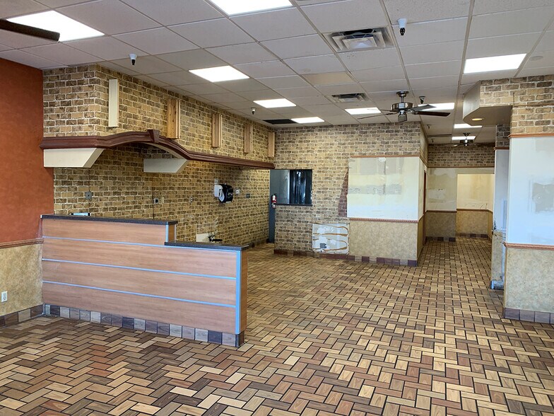 More Photos Of 5555 Zuni Rd SE, Albuquerque Unknown For Lease