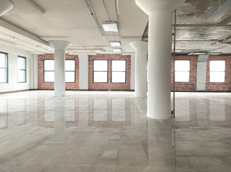 More Photos Of 846 N Senate Ave, Indianapolis Office For Lease