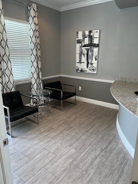 More Photos Of 17850 Hunting Bow Cir, Lutz Office For Lease