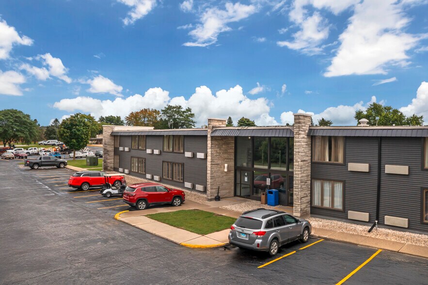 More Photos Of 250 W Church St, Mishicot Hotel For Sale