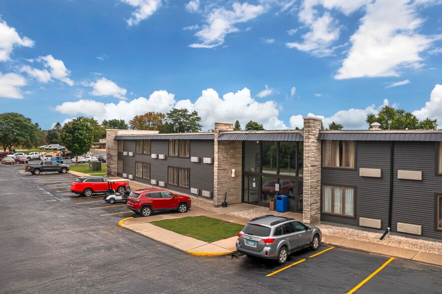 More Photos Of 250 W Church St, Mishicot Hotel For Sale