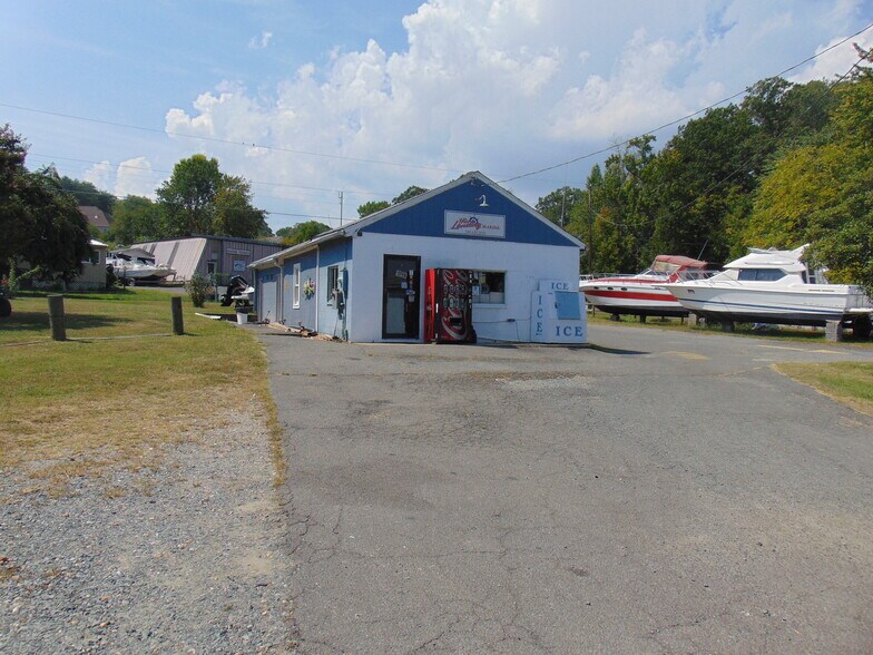 More Photos Of 121 Willow Landing Rd, Stafford Marina For Sale