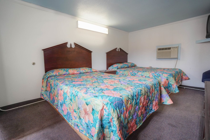 More Photos Of 1408 E Wise St, Bowie Hotel For Sale