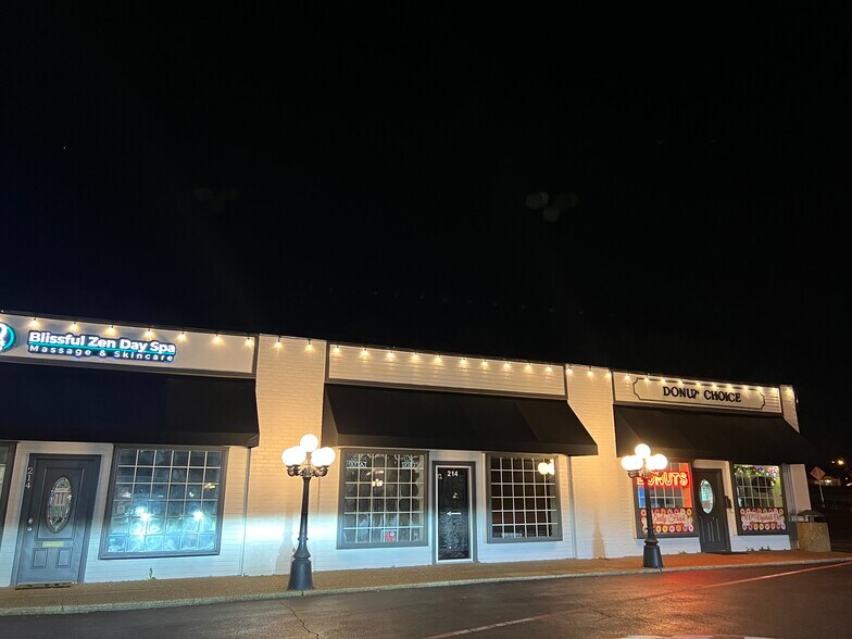 More Photos Of 220 N Walnut Creek Dr, Mansfield Unknown For Lease