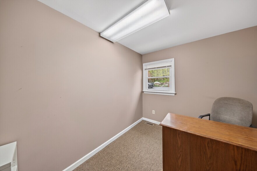 More Photos Of 187 Breakneck Rd, Highland Lakes Storefront Retail Residential For Sale