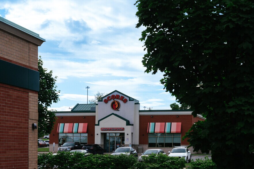 More Photos Of 210 Rue Saint-Charles, Sainte-therese General Retail For Lease