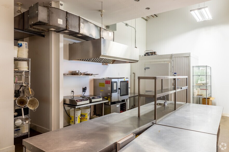 More Photos Of 225 Rue Chabanel O, Montréal Loft Creative Space For Lease