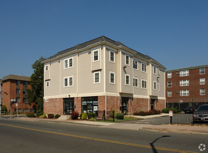 More Photos Of 112 S Whitney St, Hartford Medical For Lease