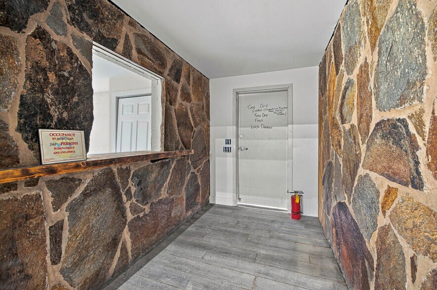 More Photos Of 3811 Darien Hwy, Brunswick Flex For Sale