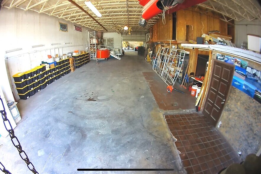 More Photos Of 2050 NE 153rd St, North Miami Beach Warehouse For Lease
