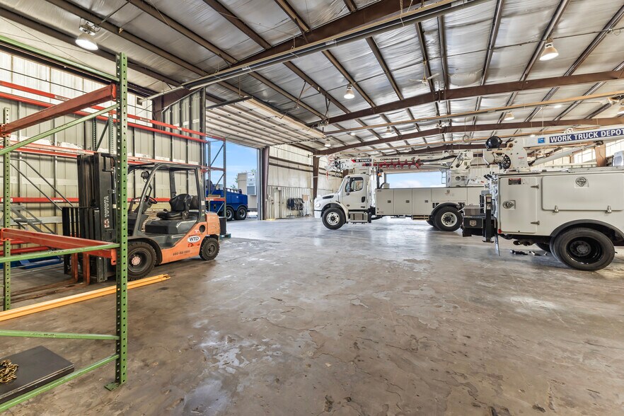 More Photos Of 2606 E Rock Haven Rd, Harrisonville Light Manufacturing For Lease