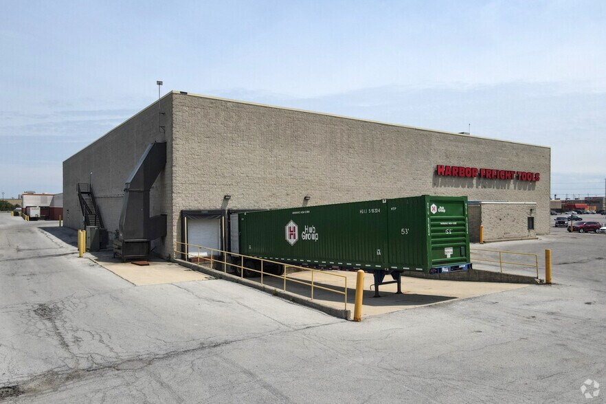 More Photos Of 7600 La Crosse Ave, Burbank Freestanding For Lease