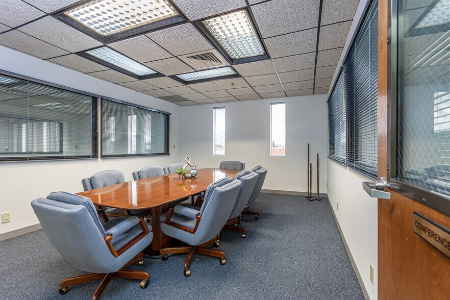 More Photos Of 132-142 W Verdugo Ave, Burbank Unknown For Lease