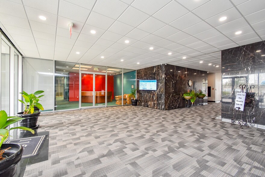 More Photos Of 11500 Northwest Fwy, Houston Office For Lease
