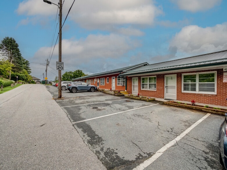 More Photos Of 271 Wallace Cir, Boone Apartments For Sale