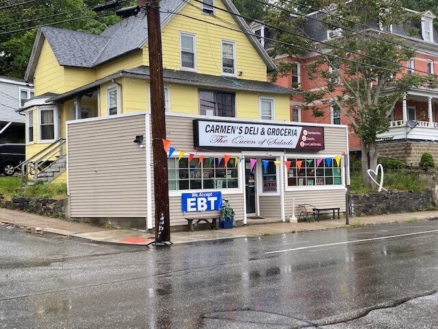 Primary Photo Of 122 N Main St, Norwich Storefront Retail Residential For Lease