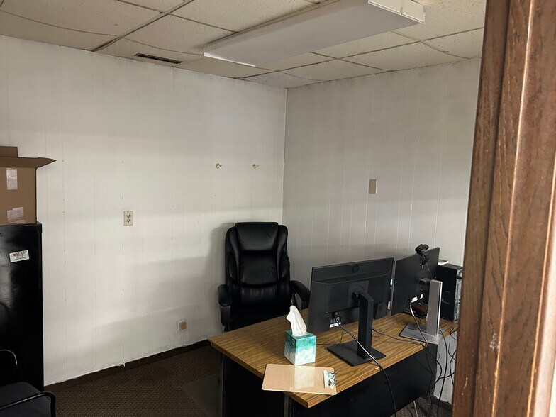 More Photos Of 21 8th Ave SW, Watertown Warehouse For Sale