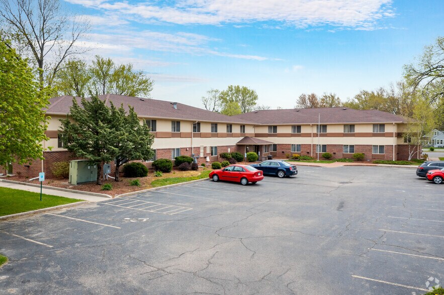 Primary Photo Of 917 E Milwaukee St, Whitewater Hotel For Sale