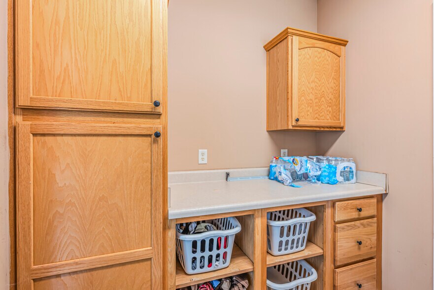 More Photos Of 170 St Gabriel Way, Fayetteville Light Manufacturing For Sale