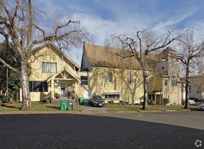 More Photos Of 825-837 SE Mill St, Portland Lodge Meeting Hall For Sale