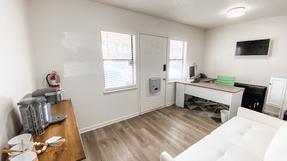 More Photos Of 4221 Baymeadows Rd, Jacksonville Unknown For Lease