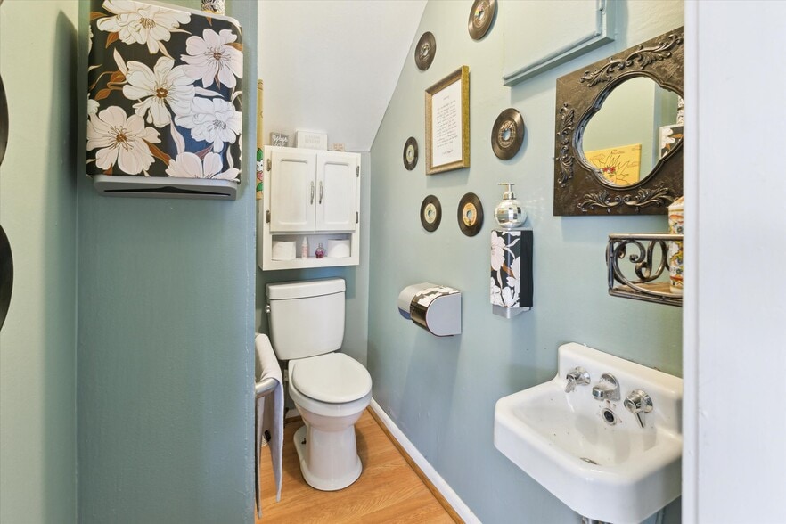 More Photos Of 1017 Washington Ave, Bay City Storefront Retail Residential For Sale