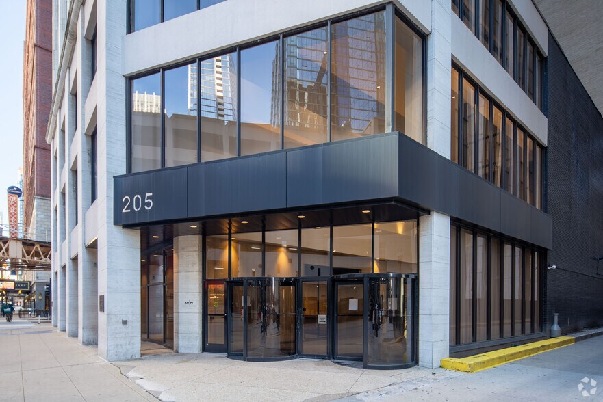 More Photos Of 205 W Randolph St, Chicago Office For Lease