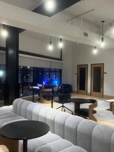 More Photos Of 5211 W Adams Blvd, Los Angeles Storefront Retail Office For Lease