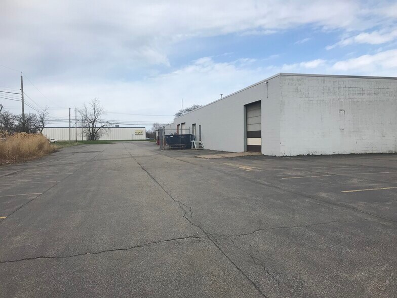 More Photos Of 2025 Brighton Henrietta Town Line Rd, Rochester Manufacturing For Lease