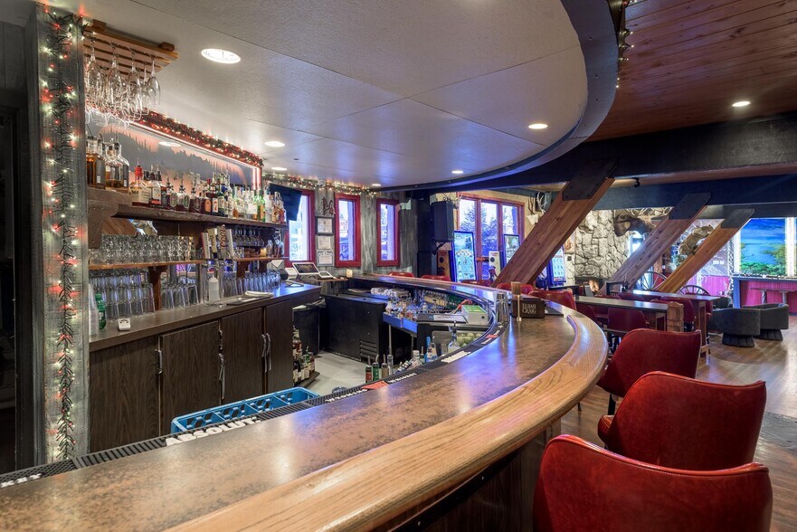 More Photos Of 117 Pine St, Pinedale Restaurant For Sale